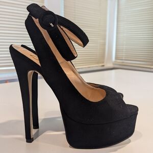 Beautiful YDN heels size 10